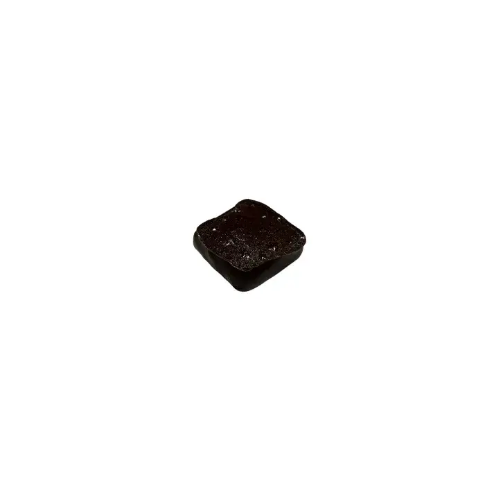 Le Secret (ganache thé vert amandes caramélisée et pistaches)